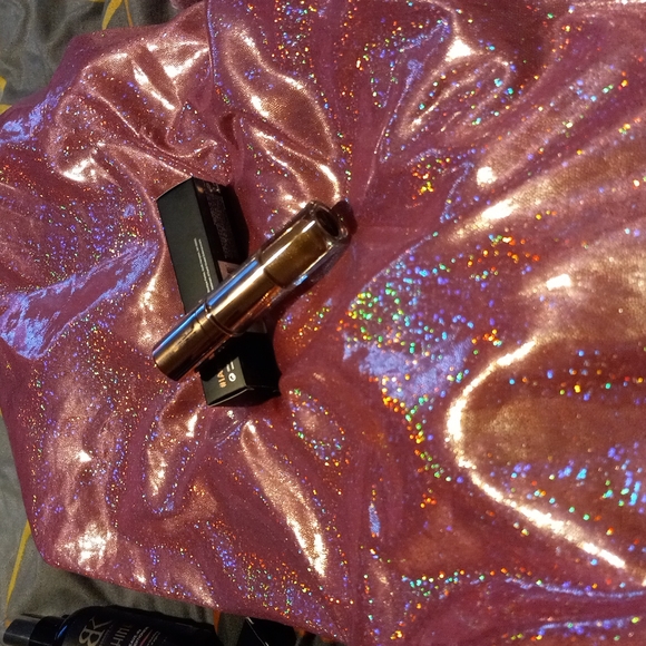 Lip shine - Picture 1 of 3